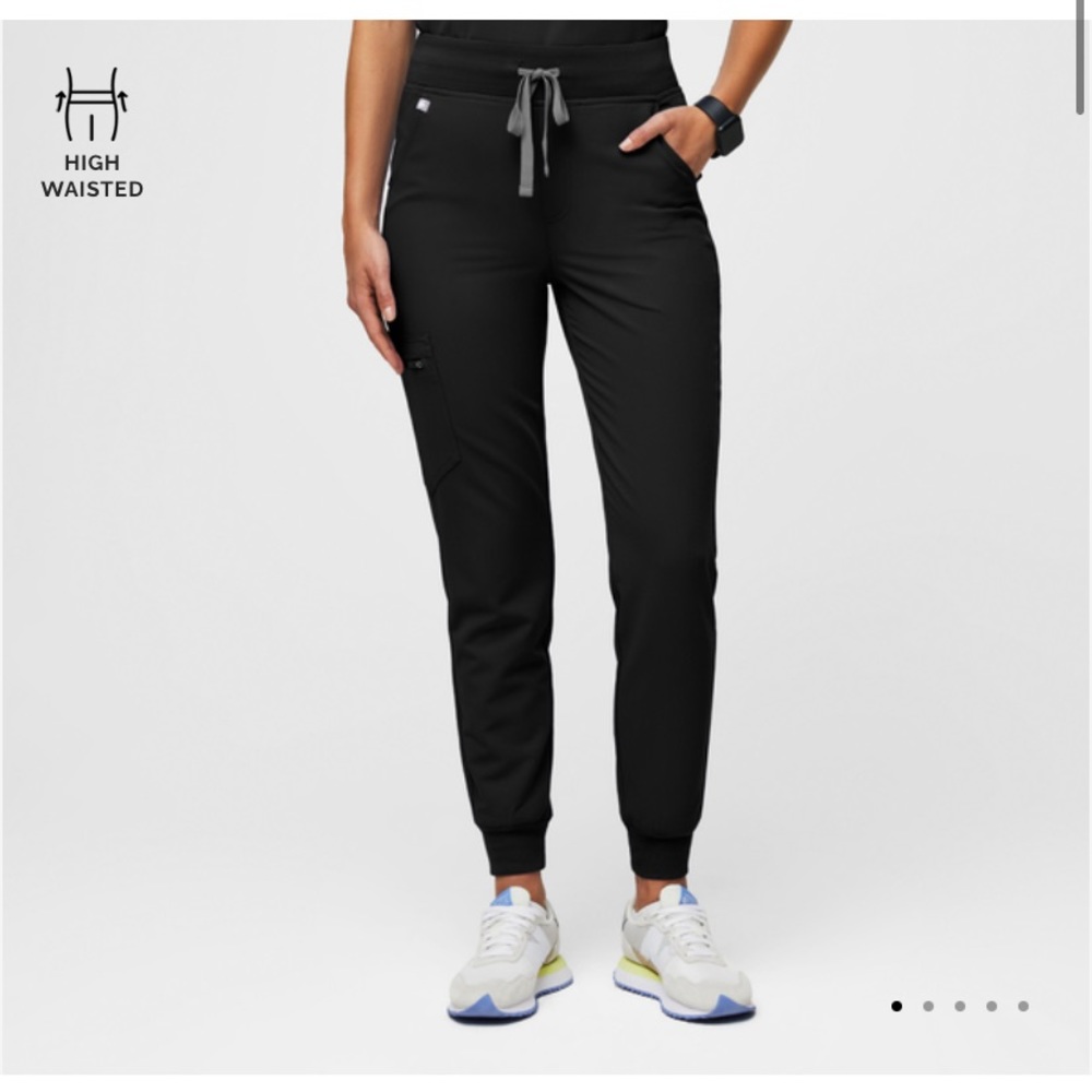 Figs High Waisted Zamora™ Jogger Scrub Pants in Black SZ S/P